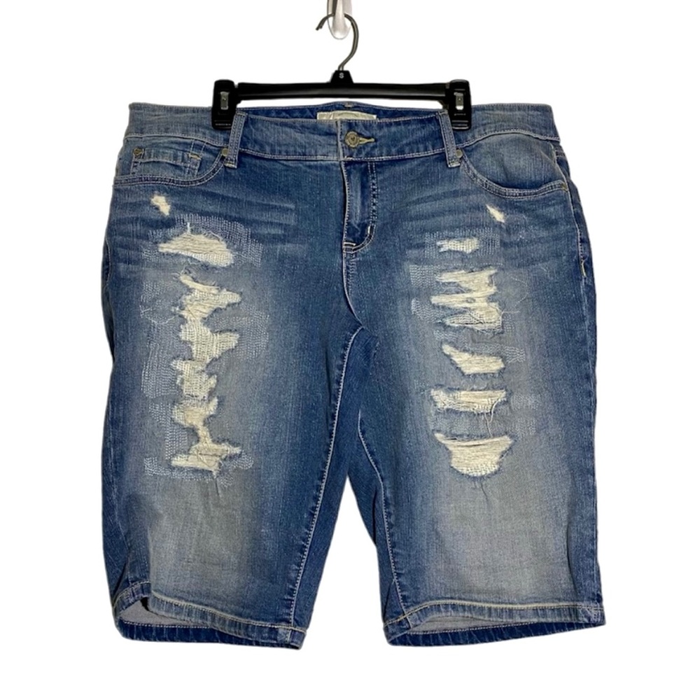 ABSOLUTELY NEW . Torrid Boyfriend Distress.